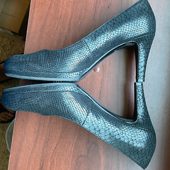 Black snake Naturalizer heels 9W - Picture 9 of 12